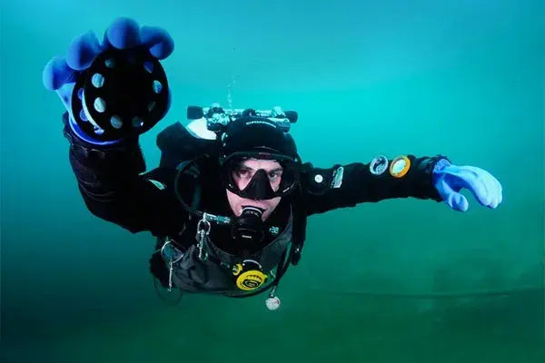 s.u.b. Tec Nitrox Diver, Taucher während der Dekompression